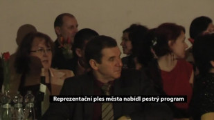 Reprezentační ples města nabídl pestrý program