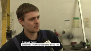 Technické služby Frýdek-Místek renovují městské lavičky