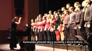 Gymnazijní pěvecké sbory soutěžily v domě kultury