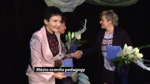 Město ve Společenském domě ocenilo nejzáslužnější pedagogy