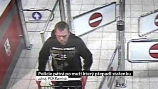 Policie pátrá po muži, který přepadl stařenku