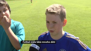 Fotbal stále láká mnoho dětí