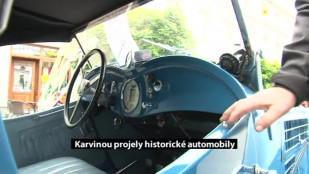 Karvinou projely historické automobily