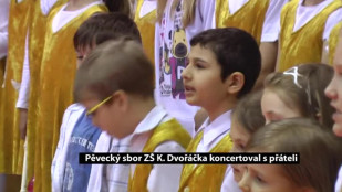 Pěvecký sbor ZŠ K. Dvořáčka koncertoval s přáteli