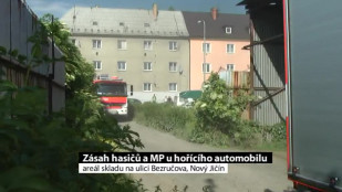 Bez komentáře - hořící auto v Novém Jičíně