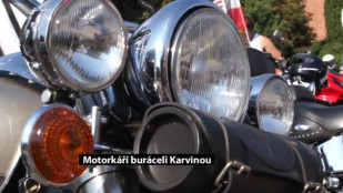 Motorkáři buráceli Karvinou