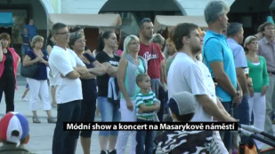 Módní show a koncert na Masarykově náměstí v Novém Jičíně