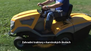 Zahradní traktory v karvinských školách