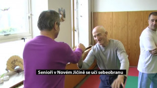 Senioři v Novém Jičíně se učí sebeobranu