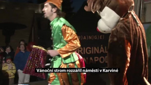 Vánoční strom rozzářil náměstí v Karviné