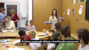 Dětem v havířovské nemocnici zazpívala zpěvačka Kristina