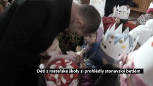 Děti z mateřské školy si prohlédly stonavský betlém