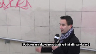 Podchod u vlakového nádraží ve F-M ničí vandalové