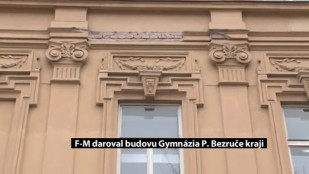 F-M daroval budovu Gymnázia P. Bezruče kraji