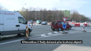 Křižovatkou U Rady dočasně přes kruhový objezd