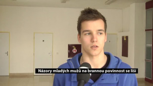 Názory mladých mužů na brannou povinnost se liší