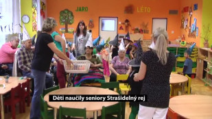 Děti naučily seniory Strašidelný rej