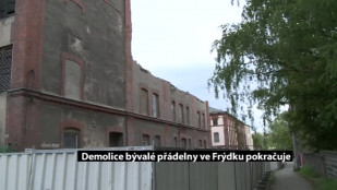 Demolice bývalé přádelny ve Frýdku pokračuje