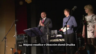 Májová veselice v karvinském Obecním domě Družba