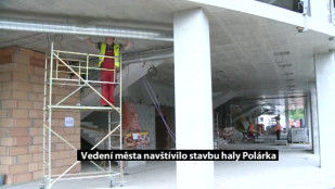 Vedení města navštívilo stavbu haly Polárka