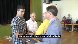 Město ocenilo dárce krve a práci strážníků