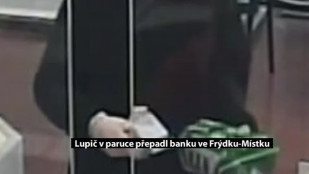 Lupič v paruce přepadl banku ve Frýdku-Místku