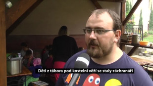 Děti z tábora pod kostelní věží se staly záchranáři