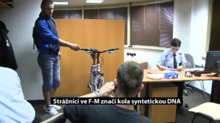 Strážníci ve F-M značí kola syntetickou DNA