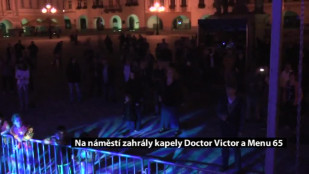 Na náměstí zahrály kapely Doctor Victor a Menu 65