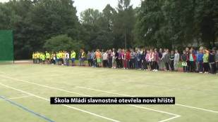 Škola Mládí slavnostně otevřela nové hřiště