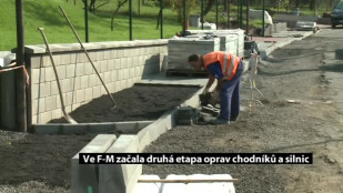 Ve F-M začala druhá etapa oprav chodníků a silnic