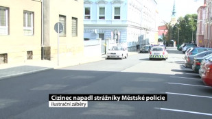 Cizinec napadl strážníky Městské policie