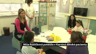 Zpěvačka Míša Růžičková potěšila dětské pacienty v rájecké nemocnici