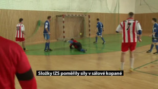 Složky IZS poměřily síly v sálové kopané