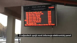 O odjezdech spojů nově informuje elektronický panel