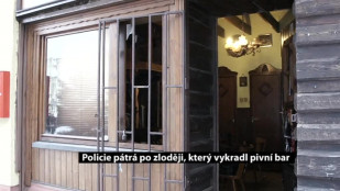 Policie pátrá po zloději, který vykradl pivní bar