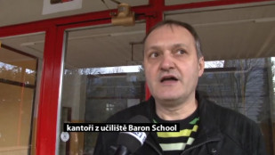 Učitelé z Baron School se výplat jen tak nedočkají