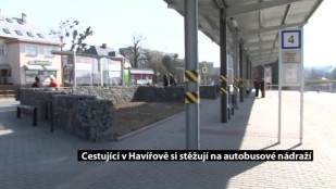 Cestující si stěžují na nové autobusové nádraží kvůli čekárně