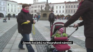 Bez komentáře: Závody kočárků na Masarykově náměstí