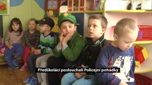 Předškoláci poslouchali Policejní pohádky