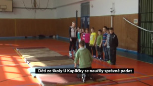 Děti ze školy U Kapličky se naučily správně padat