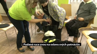 Podané ruce zvou na oslavu svých patnáctin