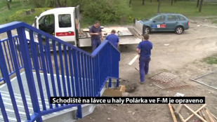 Schodiště na lávce u haly Polárka ve F-M je opraveno