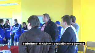 Fotbalisté F-M navštívili děti z dětského domova