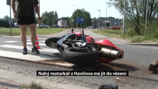 Soud poslal nahého motorkáře na pět měsíců do vězení