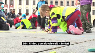 Děti křídou pomalovaly celé náměstí