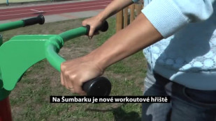 Na Šumbarku je v areálu základní školy nové workoutové hřiště