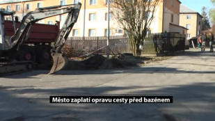 Město zaplatí opravu cesty před bazénem