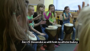 Žáci karvinské ZŠ Slovenská se učili hrát na djembe