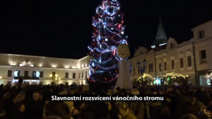 Na slavnostní rozsvícení stromu v Karviné čekaly tisíce lidí